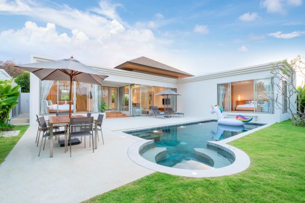 Cost of Pool Deck Pouring in Stamford